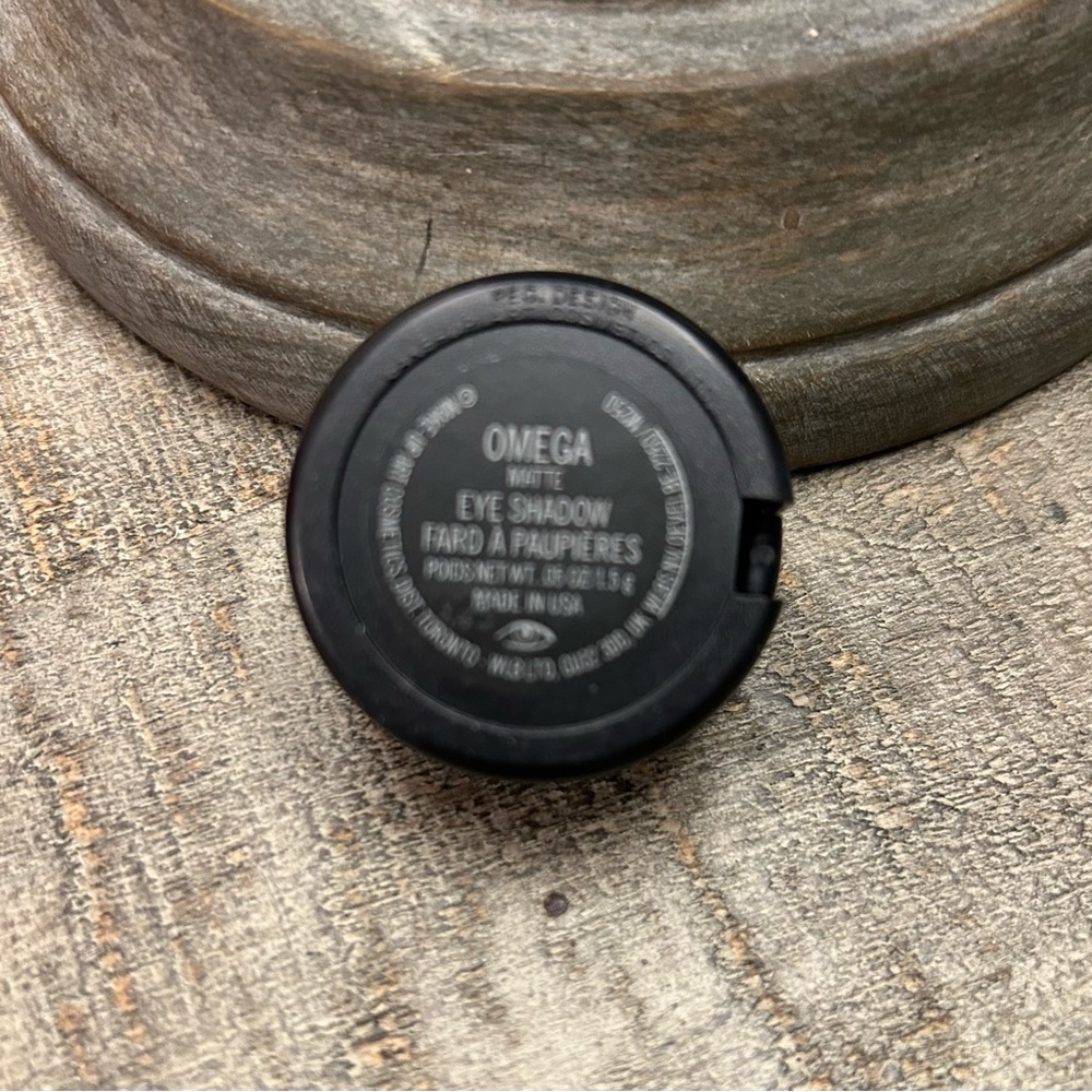 MAC Eye Shadow, Omega, NIB ✨ - Picture 3 of 4